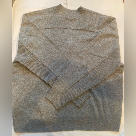 Madewell v neck Cashmere Sweater long sleeve medium light heather grey brand new - Picture 3 of 4